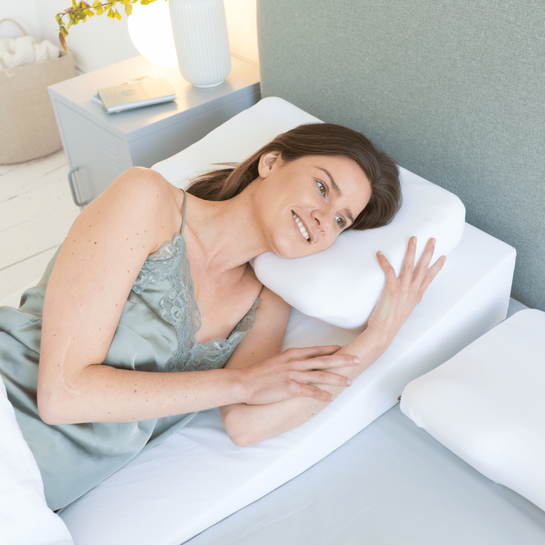 acid reflux pillows and wedges - Triangular bed wedge pillows to naturally reduce acid & silent reflux symptoms during sleep. These pillows let you sleep tilted at an angle for relief from burning sensations.