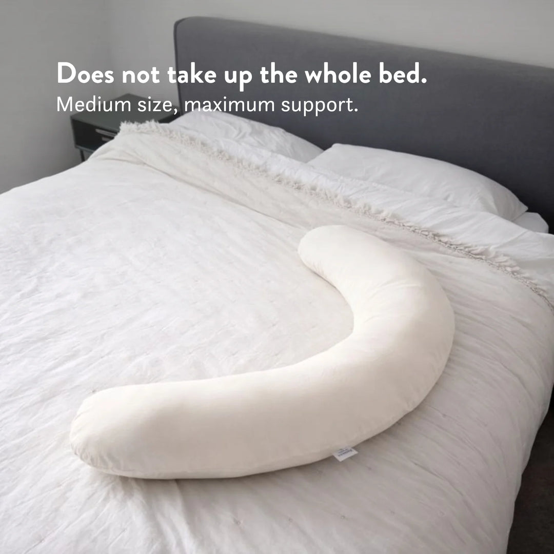Organic cotton pregnancy pillow British wool Does not take up the whole bed. Medium size, maximum support.