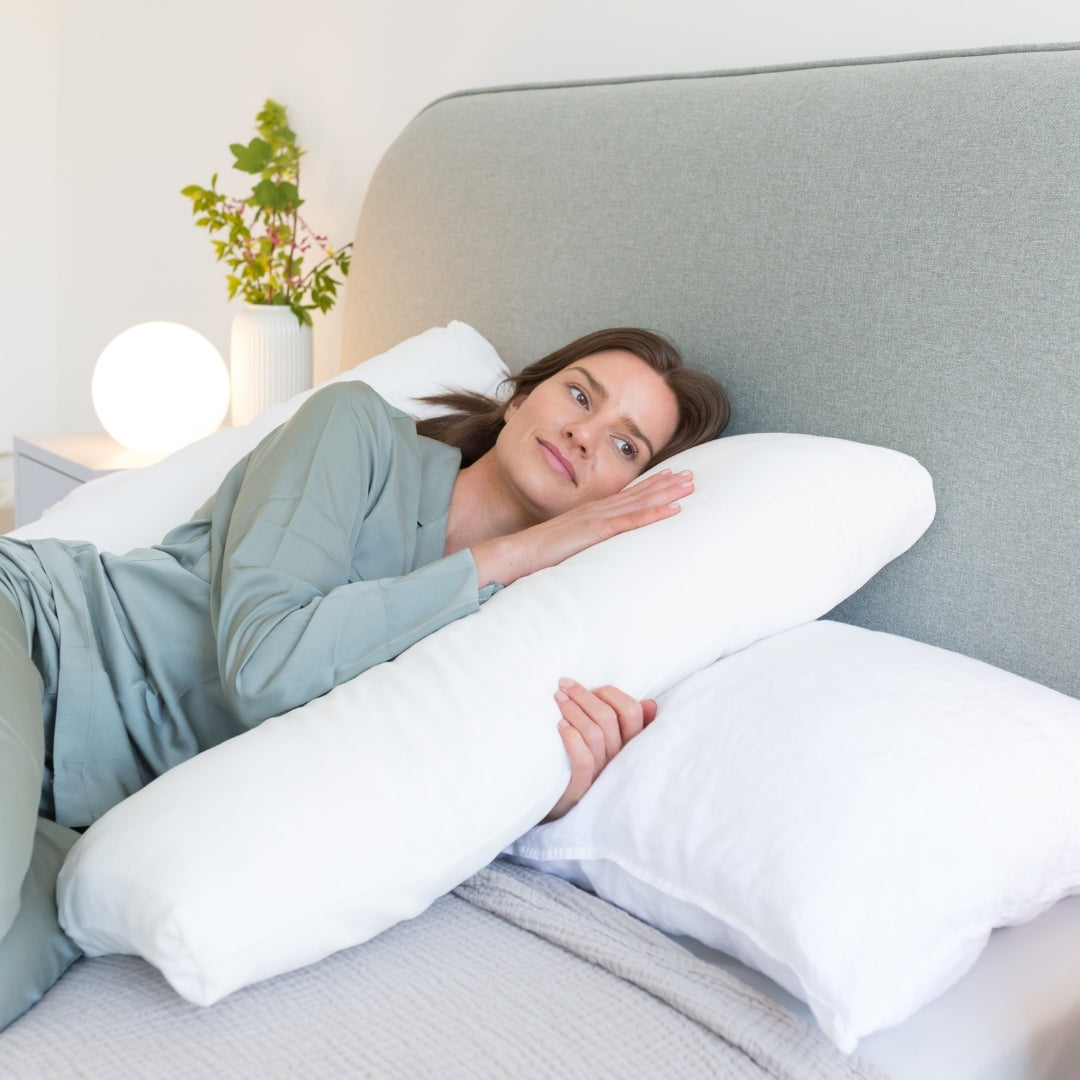 Cuddle Me Pillow - U Shape - Pregnancy Cushion side sleeping support pushes bump up easy to roll over Putnams UK